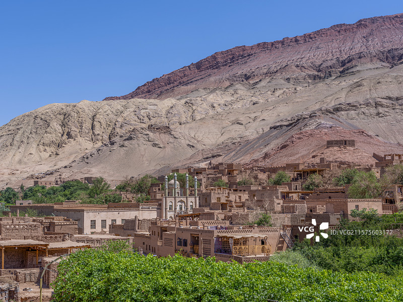 已逾1700年历史，还保存着维吾尔族最古老的民俗风情，有“民俗活化石”之称的新疆鄯善县吐峪沟麻扎村图片素材