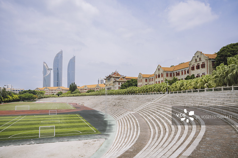 厦门大学建筑和上弦操场凤凰花图片素材