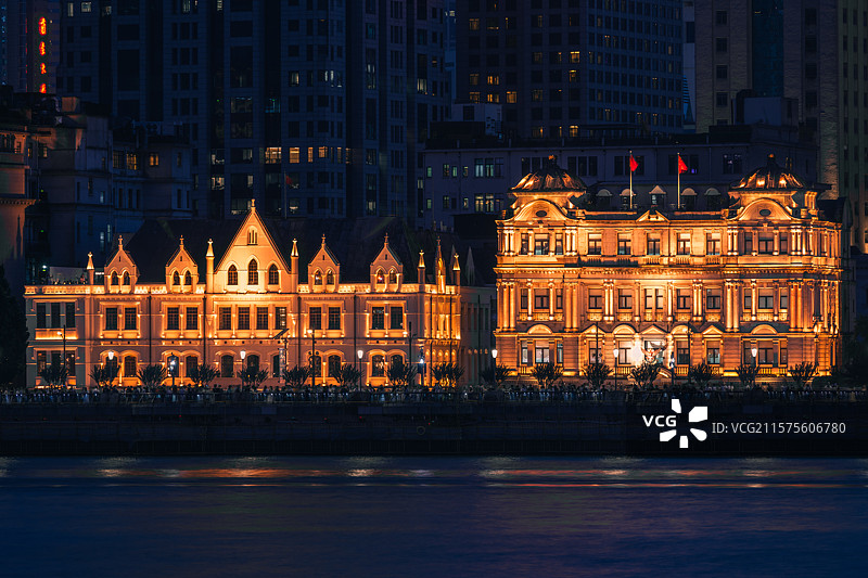 蓝调时刻的外滩风光图片素材