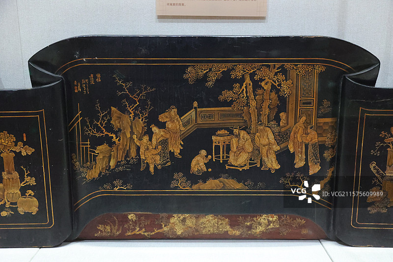 明清家具黑漆红漆描金彩绘雕刻床上构件图片素材