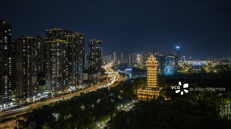 四川成都锦江区东大路塔子山公园九天楼开灯夜景图片素材