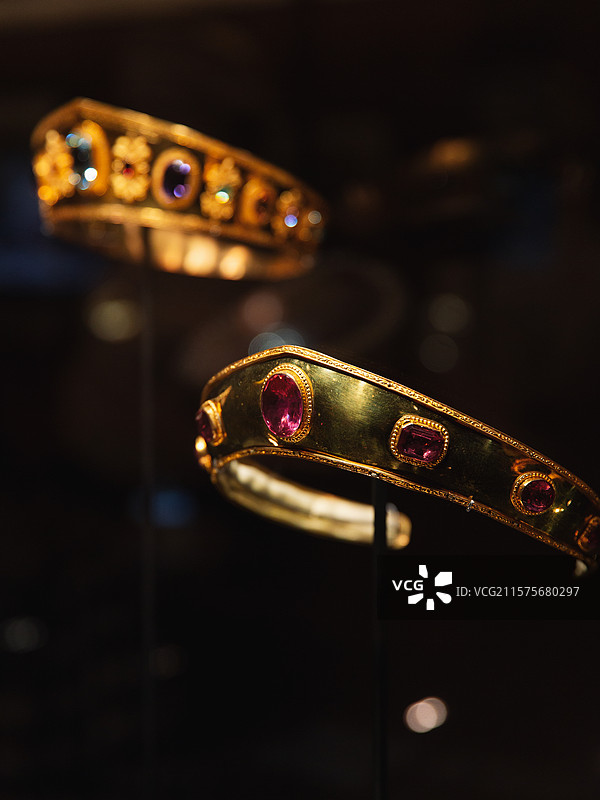 瑰宝启幕：法兰西喜剧院舞台珠宝臻藏展图片素材