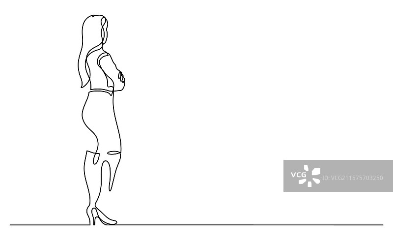 自信的女性领导者双臂交叉图片素材