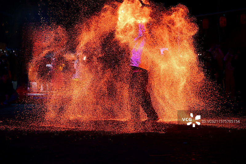 荡尽邪祟 火壶表演图片素材
