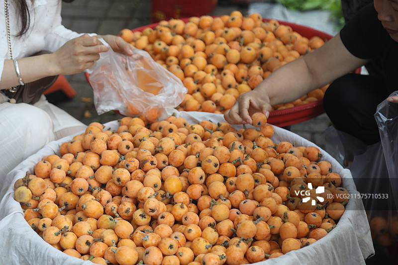 重庆市云阳县的超市水果枇杷盒樱桃黄色红色鲜果水果丰收 农业美味果实果品物价CPI购物选购生活物资超市图片素材