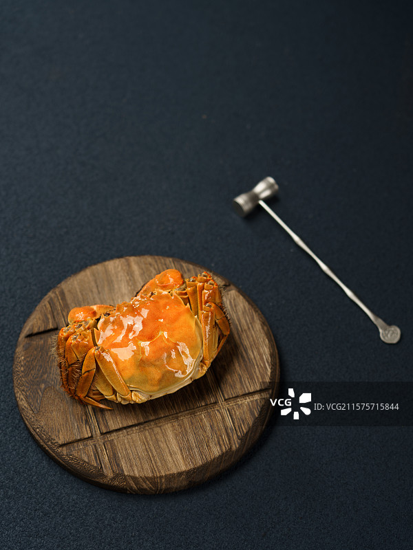 大闸蟹和蟹具图片素材
