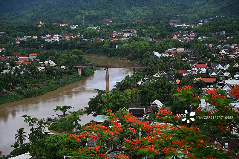 琅勃拉邦普西山顶图片素材