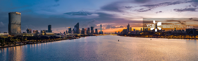 广州地标珠江新城广州塔日落图片素材