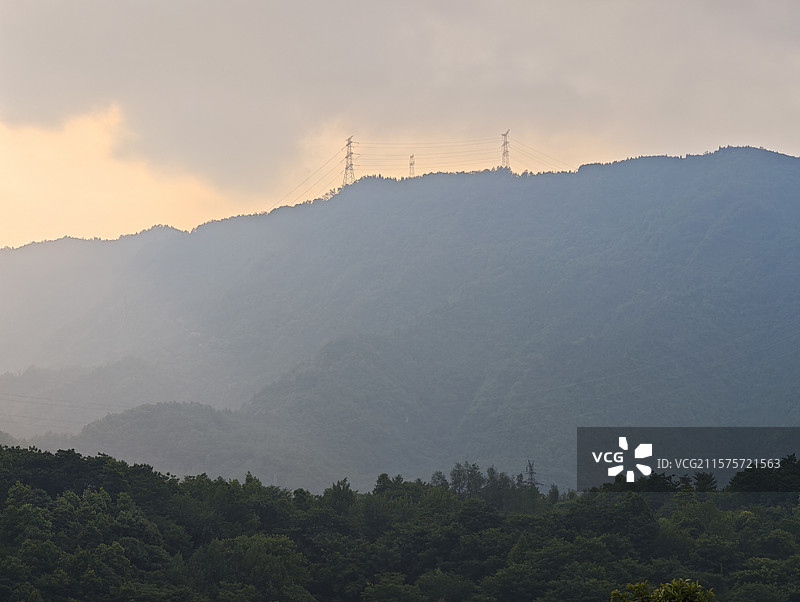 四川绵阳北川羌族自治县山区日落时分景色图片素材