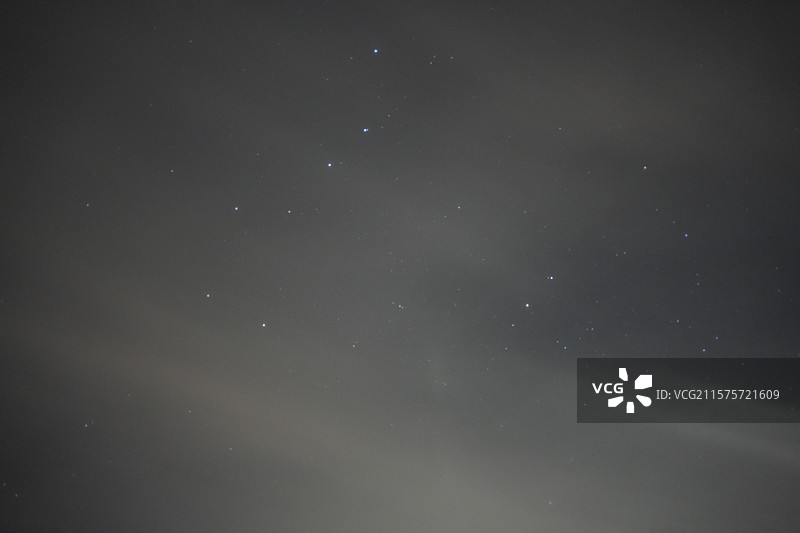 黄山海心亭大雾下的星空图片素材
