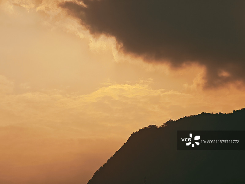 四川绵阳北川羌族自治县山区日落时分景色图片素材