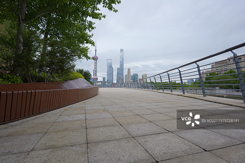 上海苏州河浦东新区陆家嘴建筑群清晨风光图片素材