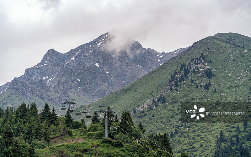 琴布拉克雪山与缆车图片素材
