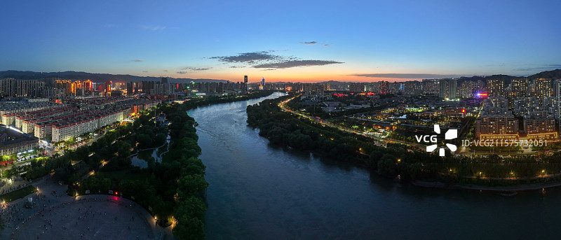 高视角下的兰州黄河日落图片素材