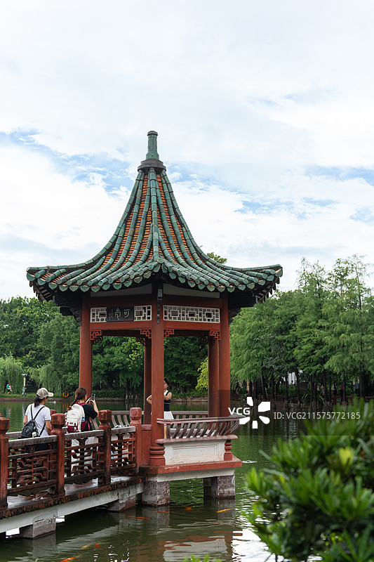 东莞市可园博物馆雏月池旁的可亭中国风古建筑图片素材