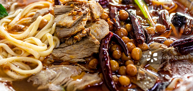 一碗正宗安徽牛肉板面特写镜头图片素材