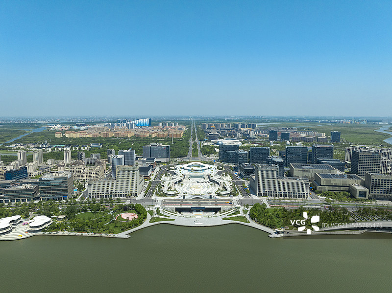 上海临港16号线滴水湖地铁站建筑航拍图片素材