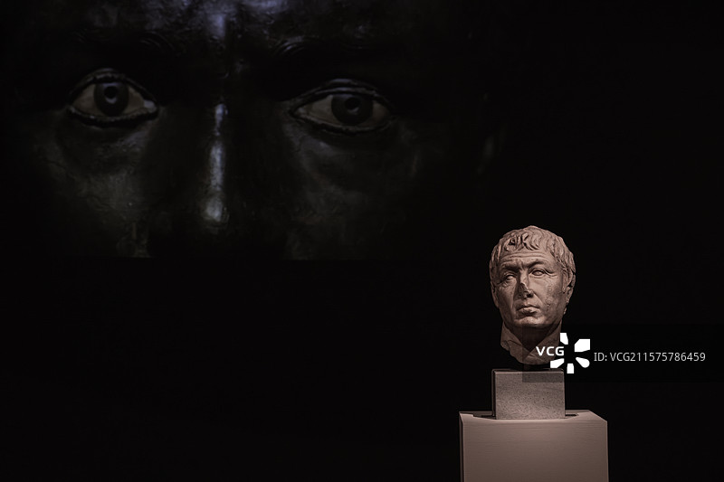 希腊国家考古博物馆藏大理石男子肖像头部图片素材