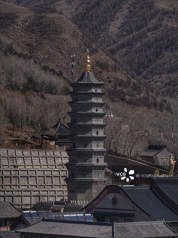 五台山菩萨顶位于灵鹫峰上，是最大喇嘛寺院，建筑富丽堂皇，具皇家特色，历史悠久，文化底蕴极为深厚。图片素材