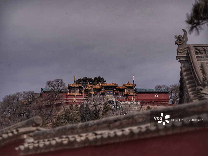 五台山菩萨顶位于灵鹫峰上，是最大喇嘛寺院，建筑富丽堂皇，具皇家特色，历史悠久，文化底蕴极为深厚。图片素材