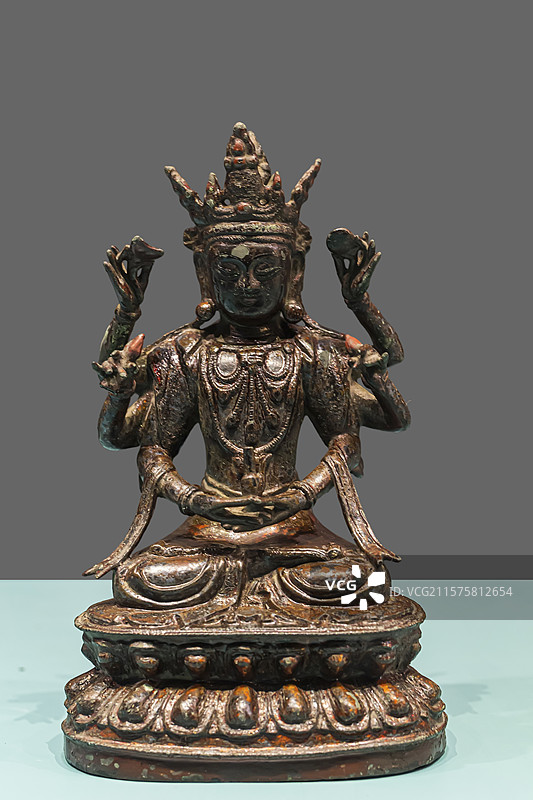 明六臂观音铜坐像 明代图片素材