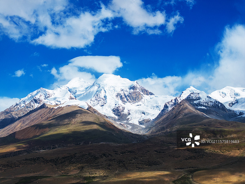 航拍念青唐古拉山图片素材