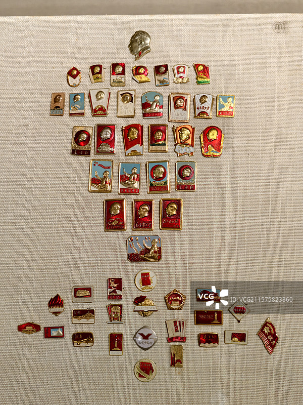 南宁市博物馆20世纪50-70年代徽章收藏图片素材