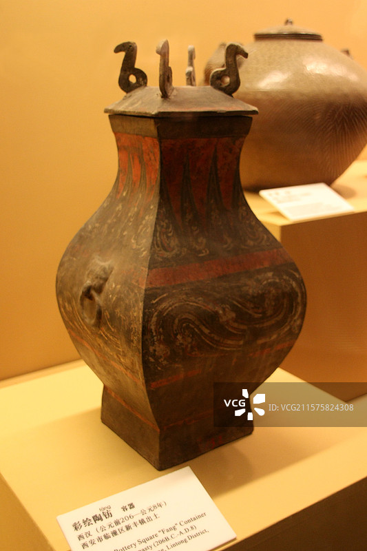 西安博物馆鎏金舞马衔杯纹银壶人面鱼纹盆雁鱼灯牛尊日己觥梁其壶鸟盖瓠壶青铜鹤杜虎符金龙陶青铜三彩等文物图片素材