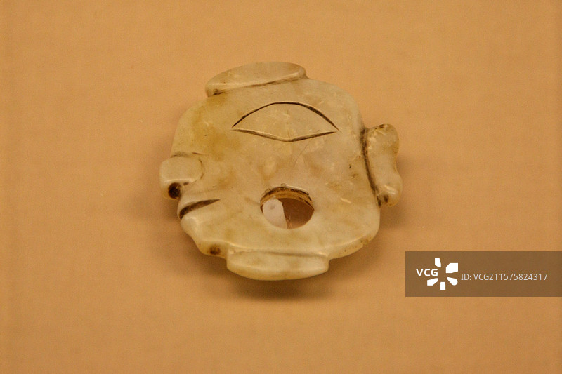 西安博物馆鎏金舞马衔杯纹银壶人面鱼纹盆雁鱼灯牛尊日己觥梁其壶鸟盖瓠壶青铜鹤杜虎符金龙陶青铜三彩等文物图片素材