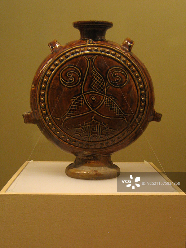 西安博物馆鎏金舞马衔杯纹银壶人面鱼纹盆雁鱼灯牛尊日己觥梁其壶鸟盖瓠壶青铜鹤杜虎符金龙陶青铜三彩等文物图片素材