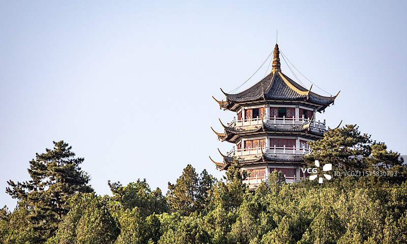 清晨的安徽蚌埠张公山望淮塔建筑航拍视角特写镜头图片素材