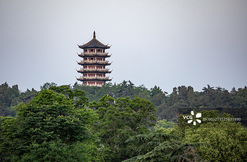 清晨的安徽蚌埠张公山望淮塔建筑航拍视角特写镜头图片素材