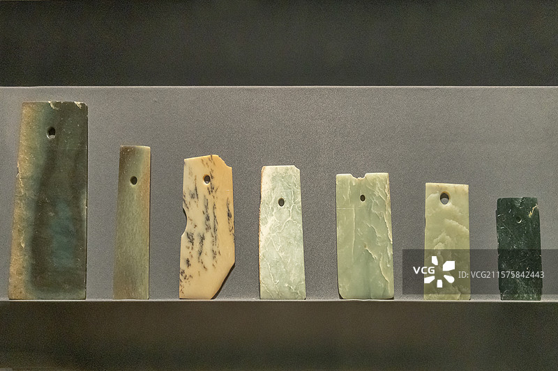 陕西考古博物馆玉刀龙山晚期至夏代早期距今4300-3800年1999年神木石峁遗址K1图片素材