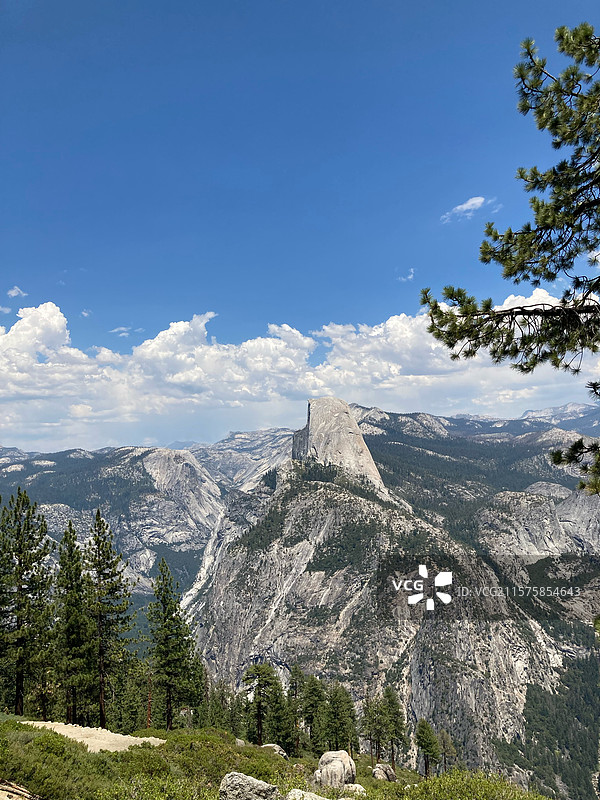 加利福尼亚州马里波萨县的山脉与天空的美丽景色图片素材