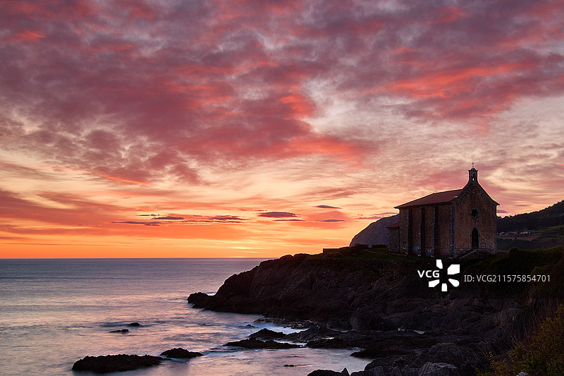 海面与橙色天空的美丽景色图片素材