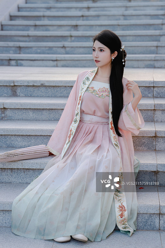 西安世博园荷花汉服人像摄影图片素材