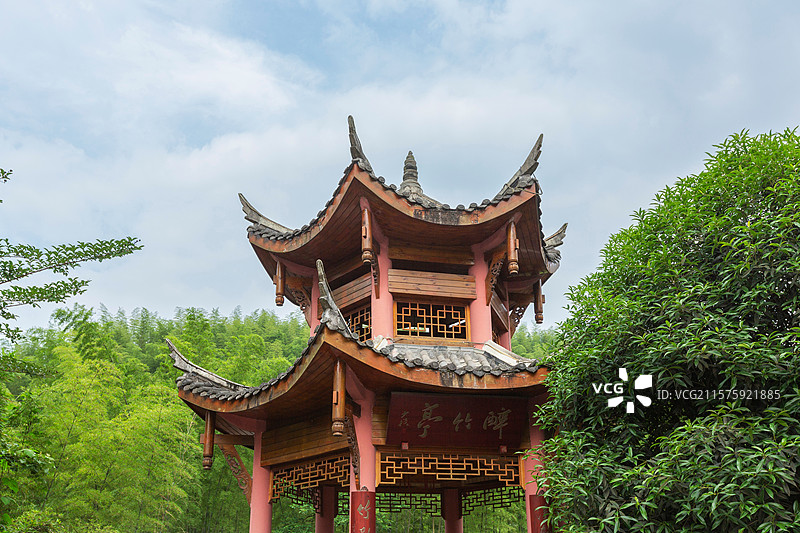 兴文僰王山景区蓝天白云映衬醉竹亭图片素材