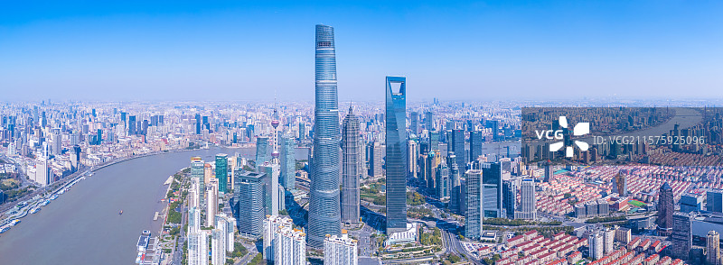 航拍上海浦东陆家嘴蓝天白云图片素材