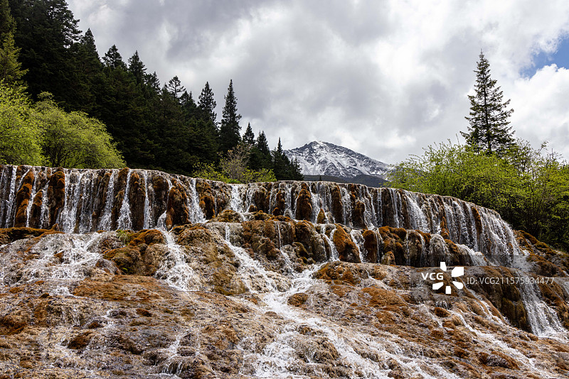四川阿坝州松潘夏日黄龙风景秀美图片素材