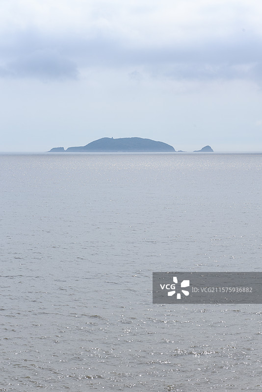 舟山普陀山紫竹林风景区对面卧佛小岛图片素材