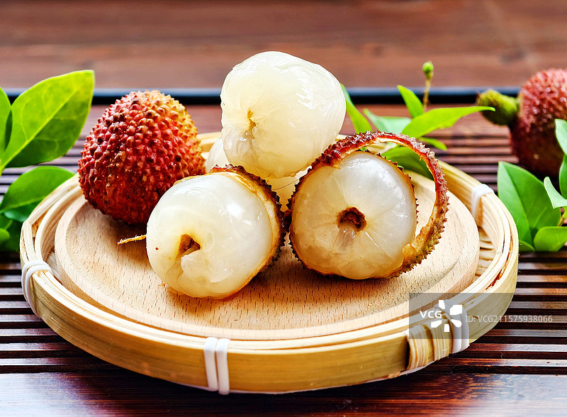 它的果名: “妃子笑”！“一骑红尘妃子笑，无人知是荔枝来。”这句诗描述了唐玄宗为博杨贵妃欢心…图片素材