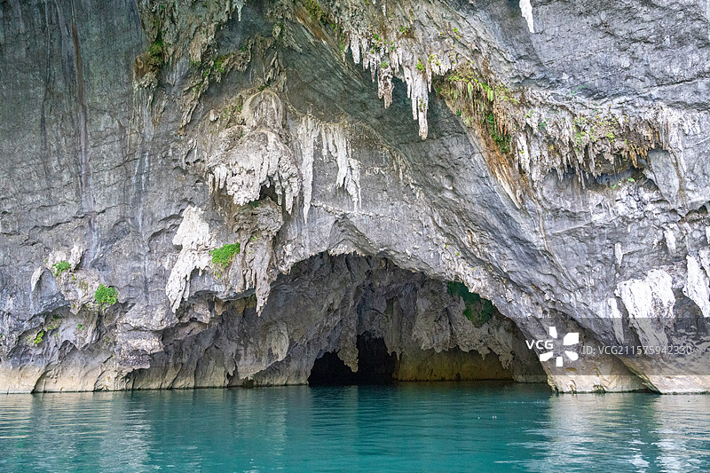 广西河池市巴马瑶族自治县百鸟岩景区，百鸟岩，岩石，喀斯特地貌，龙虎洞图片素材