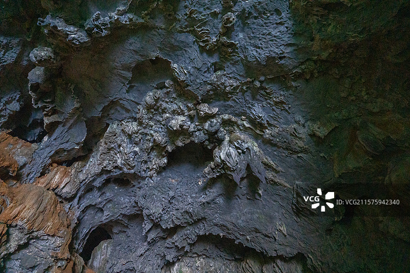 广西河池市巴马瑶族自治县百鸟岩景区，百鸟岩，岩石，喀斯特地貌，龙虎洞图片素材