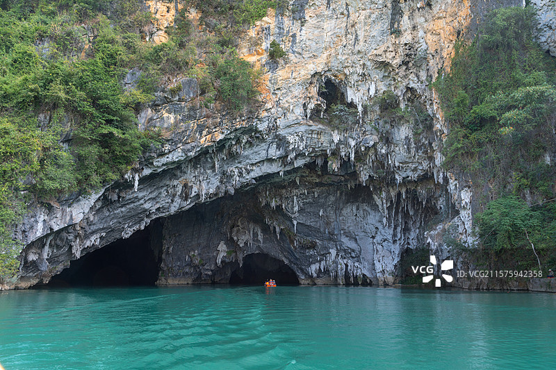 广西河池市巴马瑶族自治县百鸟岩景区，百鸟岩，岩石，喀斯特地貌，龙虎洞图片素材