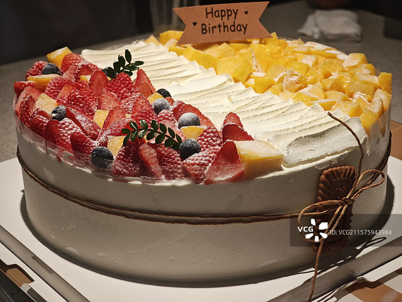 草莓芒果冰淇凌生日蛋糕图片素材