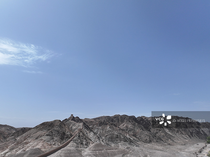 航拍夏季嘉峪关悬壁长城风光图片素材