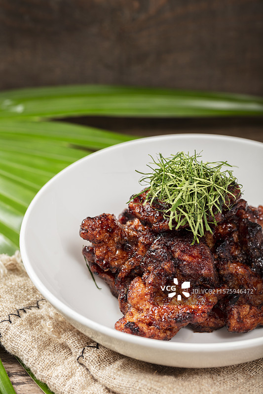 黑啤炒鸡球图片素材