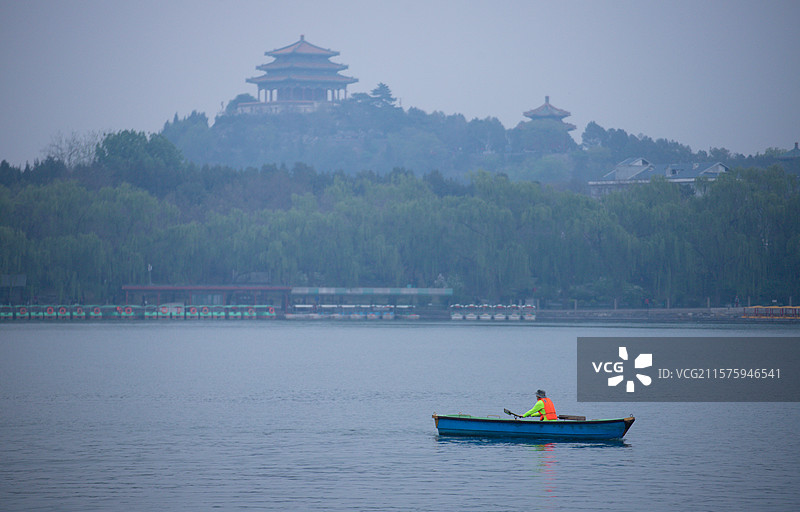 北京北海公园划船图片素材