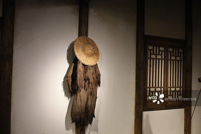 上海民间店铺器物奖状特写图片素材