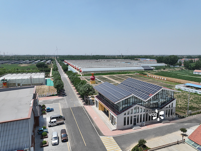 航拍夏季乡村蔬菜大棚自然风光图片素材